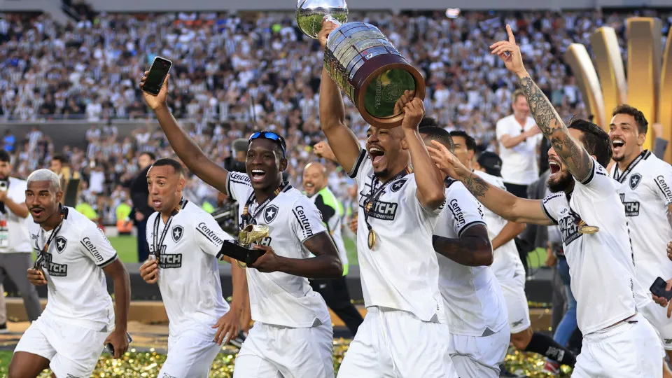Paiva quer Botafogo campeão mundial e promete 'bofetada' em dupla do PSG