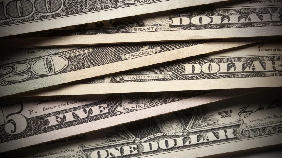 Dólar cai com expectativa por negociação entre EUA e China
