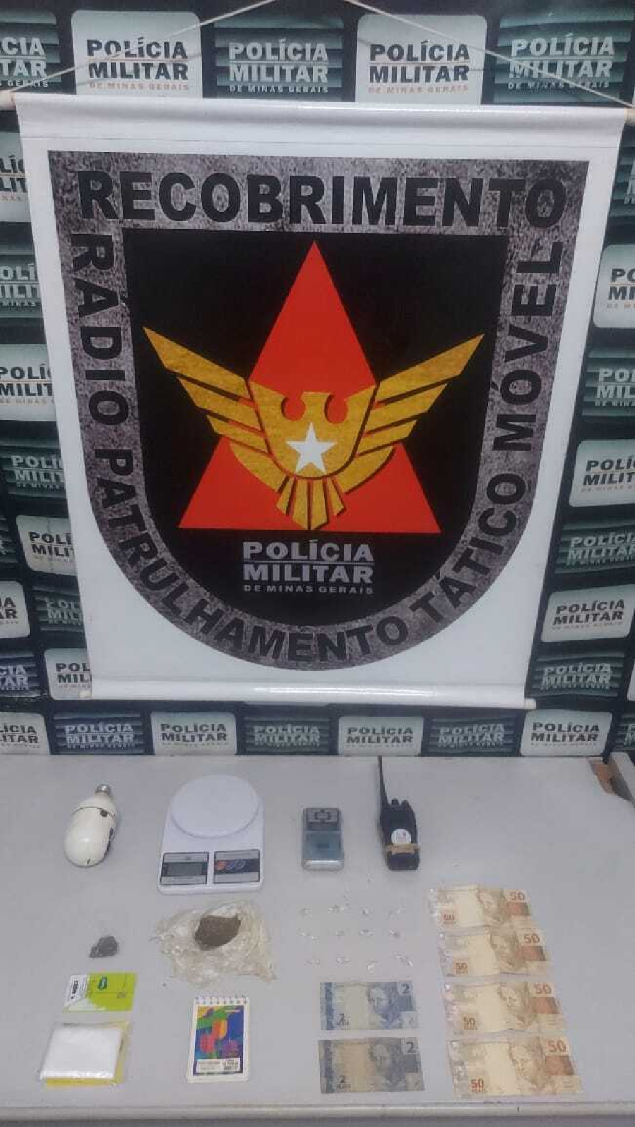 PM apreende drogas, dinheiro e motocicletas durante operação em sítio no povoado de Floresta